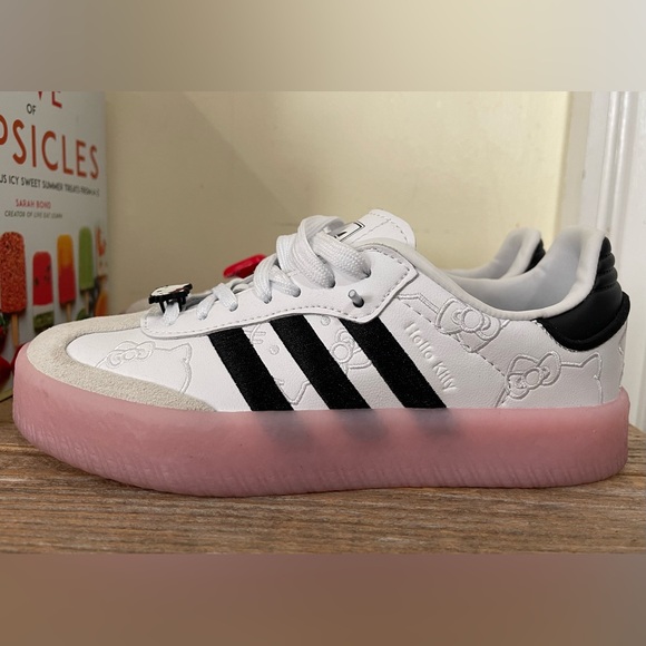 Adidas Original Sambae Hello Kitty - Women’s - Size: 6 - White and Pink Sneakers - Picture 6 of 10